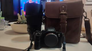 MegaGear Store MegaGear Torres Mini Top Grain Leather Camera Messenger Bag for Mirrorless, Instant and DSLR Cameras Review
