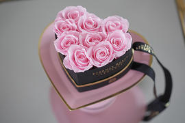 Eternal Roses® NEW Petite Chelsea Gift Box Review