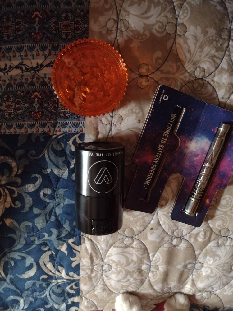 Herb Mill Grinder by Storz & Bickel - Customer Photo From Tracey Davis