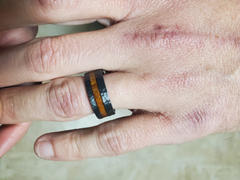 HappyLaulea Black Zirconium Hammered Ring with Offset Koa Wood Inlay - 8mm, Flat Shape, Comfort Fitment Review