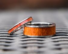 HappyLaulea Titanium Wedding Band Set with Tulip Wood Inlay Review