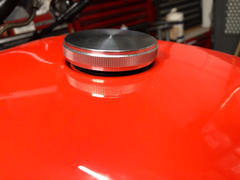 Lowbrow Customs Banded Screw-In Gas Cap for Harley-Davidson 1996 & later - Aluminum Review