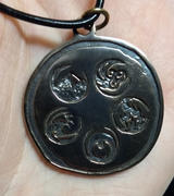 Rishikimi i medalionit të Badali Jewelry Legend of the Five Rings Medalion
