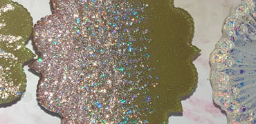 Lrisy 2x2 Glitter Holo Shards (Flakes) Holographic Pigment Sand Gold Glitter Solvent Resistant SLG002 Review