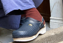 Calzuro Canada Wood - Navy Blue Clogs Review