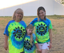 sunshinesisters Be Kind Sunflower Tee {Help Support Ukraine} Review
