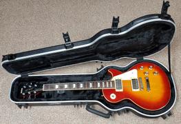 Chicago Music Exchange SKB Deluxe Les Paul Type Shaped Hardshell Case w/TSA Latch Review