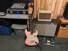 Chicago Music Exchange Squier Classic Vibe '60s Stratocaster Shell Pink w/Mint Pickguard Review