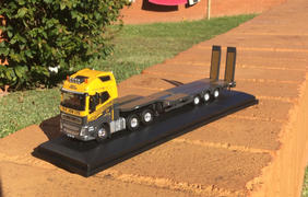 Oxford Diecast Oxford Diecast Volvo FH4 GXL Nooteboom Semi Low Loader G F Job Review