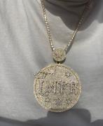 The GUU Shop CUSTOM LETTER NECKLACE 3D BIG CROWN DISC Review
