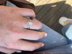 KAVALRI Carla Women's Diamond Chevron Wedding Ring Review