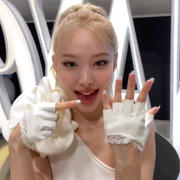 FINGER SUIT [TWICE-NAYEON] Waterfall Review