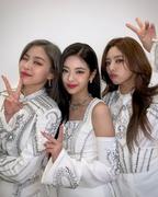 FINGER SUIT [ITZY-RYUJIN] Over the Line Review