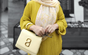 Buttonscarves Alva Sling Bag - Butter Yellow Review