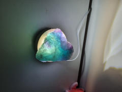 QUEEN THE LABEL Raw Fluorite with Natural Lamp Review