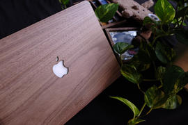 WoodWe MACBOOK PROTECTIVE CASE - Made of Real Wood - Walnut Review
