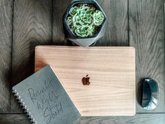 WoodWe MACBOOK PROTECTIVE CASE - Made of Real Wood - Walnut Review