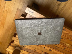 WoodWe MACBOOK PROTECTIVE CASE - Made of Real Stone - Silver Grey Review