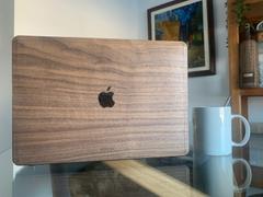 WoodWe MACBOOK PROTECTIVE CASE - Made of Real Wood - Walnut Review