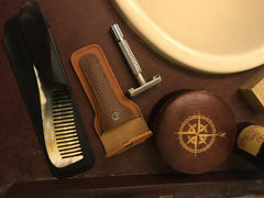 Classic Shaving Natural Horn Large Dresser Comb w/Handle #7875 Review