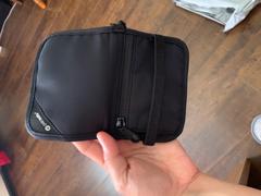 Canada Luggage Depot Pacsafe RFIDsafe™ V50 Anti-theft RFID Blocking Compact Wallet Review