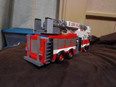 Your World of Building Blocks XINGBAO XB-03031 The Aerial Ladder Fire Truck Review