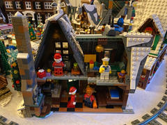Your World of Building Blocks Mould King 16049 Christmas Cottage Review