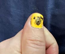 Maniology CYO Design Contest: Bees (m093) - Nail Stamping Plate Review