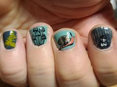 Maniology Magic Mushrooms (m280) - Nail Stamping Plate Review