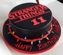 CAKESBURG Stranger Things Cake #1 Review