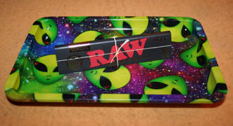 CaliConnected Raw® Classic Black King Slim Rolling Papers Review