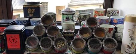 Leena Spices Six Piece Kitchen Condiment Storage - Magnetic Containers - Spice Jars and a Rack Review