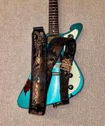 Steyner Straps Gepolsterter Gitarrengurt schwarz - Tropical Nights  (messing-schwarz) Review