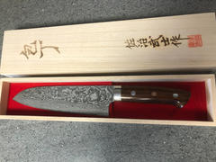 JapaneseChefsKnife.Com Takeshi Saji R-2 Custom Black Damascus Wild Series Santoku 180mm (7 inch, Ironwood Handle) Review