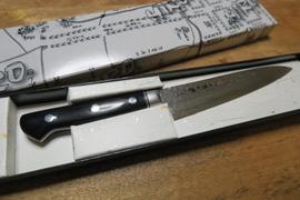 JapaneseChefsKnife.Com Tetsujiro (Hiro Knives-SHIKI) VG-10 Hammered Damascus TTD-16 Petty 135mm (5.3 inch, Black Pakka Wood Handle) Review