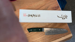 JapaneseChefsKnife.Com Takeshi Saji VG-10 Custom Damascus Wild Series Santoku 180mm (7 inch, Green Linen Micarta Handle) Review