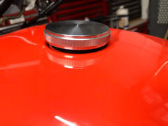 Lowbrow Customs Banded Screw-In Gas Cap for Harley-Davidson 1996 & later - Aluminum Review