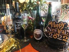 Mano's Wine Happy Holiday Photo Label Bubbly Review