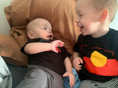 Yarn Raise the Flag Aboriginal Flag (Large) Black Cotton Crew Neck Kids T-Shirt Review