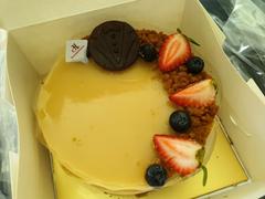 The JellyHearts Biscoff Salted Caramel Cake Review