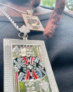 The GUU Shop Iced Solid Large Royal King Poker Necklace Review