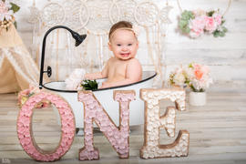 Newborn Studio Props Footed Vintage Bathtub - White w/Black Rim Review