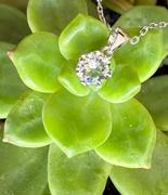 Cate & Chloe Maggie Pure 18k White Gold Flower Pendant Necklace with Solitaire Round Cut Swarovski Crystal Review