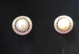 Cate & Chloe Nina 18k White Gold Classic Pearl Stud Earrings with Swarovski Crystal Halo Review