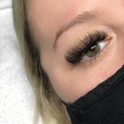 LashBeePro Mixed-Length Volume Lashes Review