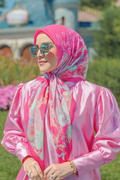 Buttonscarves The Wonderland Square - Raspberry Review