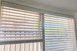Quickfit Blinds and Curtains Timber Look Venetian Blind 50mm Slats White Review