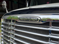 MiamiStar.com Plastic fits Freightliner Grille Logo / Emblem W/ Mounting Washers Review