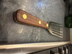 Lamson Products Chef's Slotted Turner with Walnut Handle - 3″ x 6″ or 4″ x 9″ LEFT OR RIGHT HAND Review