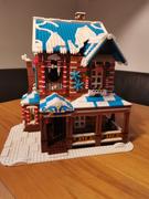 Your World of Building Blocks Mould King 16011 The Christmas House with sound, lights and steam Review